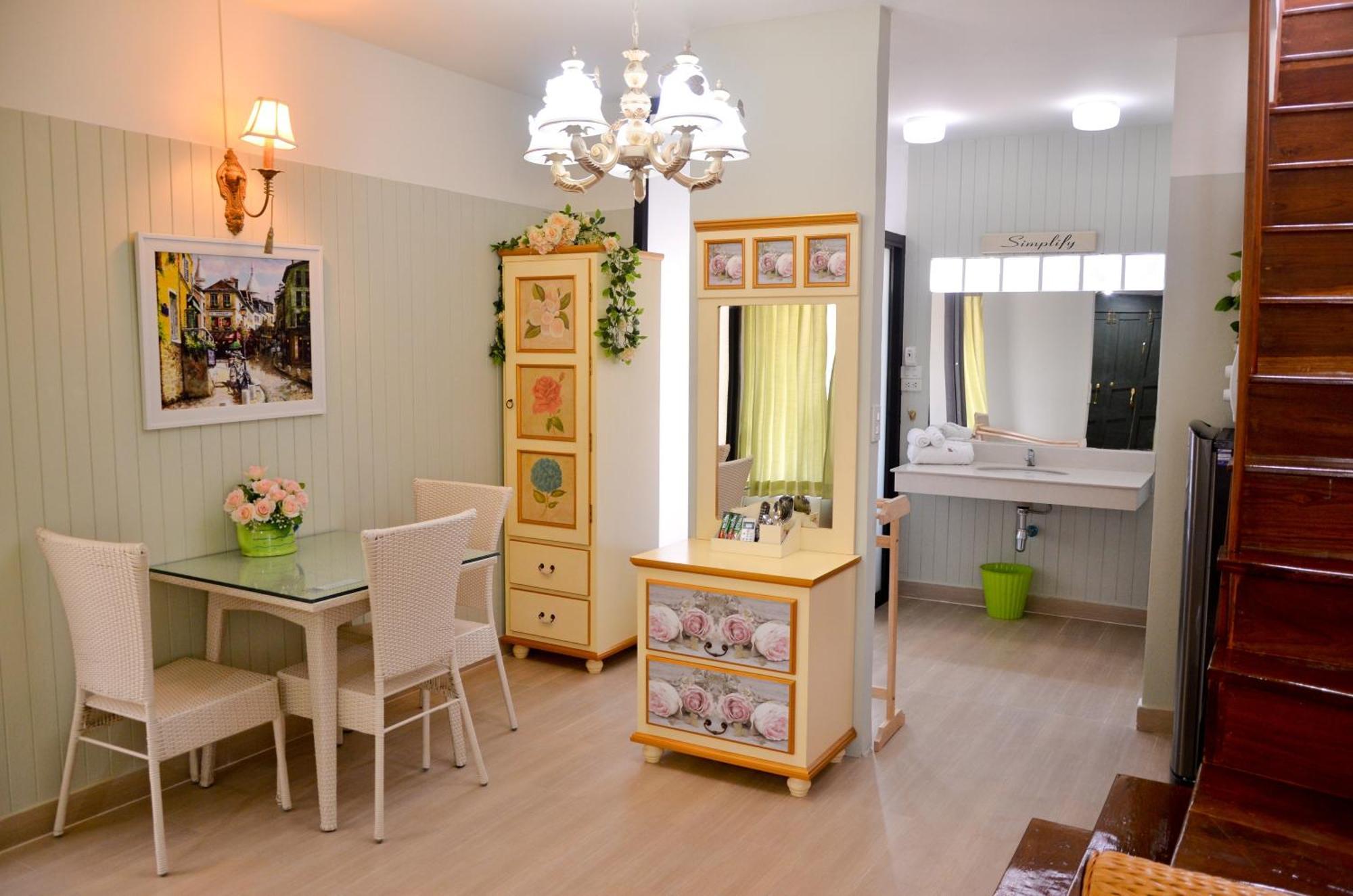 La Riva Boutique Hotel Kamphaeng Phet Eksteriør billede