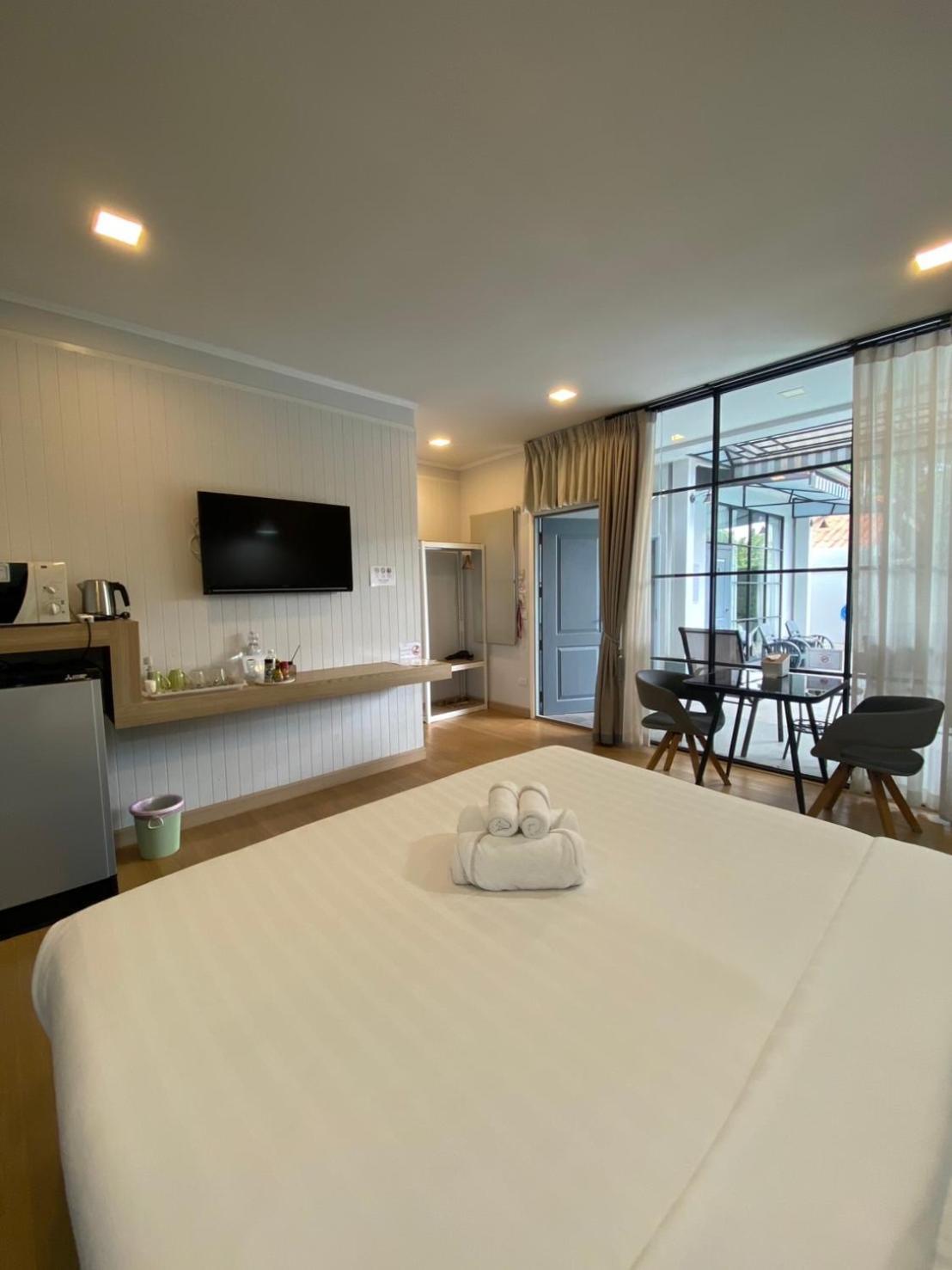 La Riva Boutique Hotel Kamphaeng Phet Eksteriør billede
