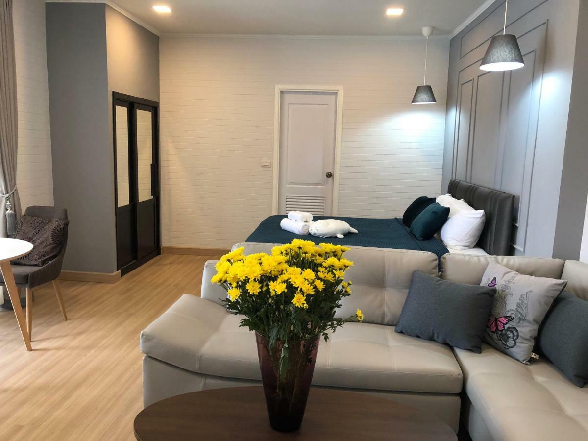 La Riva Boutique Hotel Kamphaeng Phet Eksteriør billede